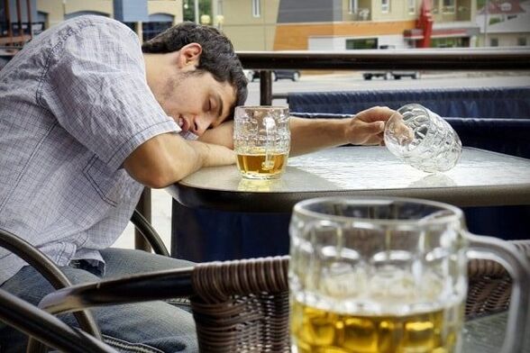 hoe u een drinkend persoon kunt helpen stoppen met drinken