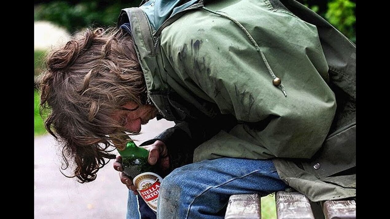 Een marginale levensstijl is een gevolg van mannelijk alcoholisme